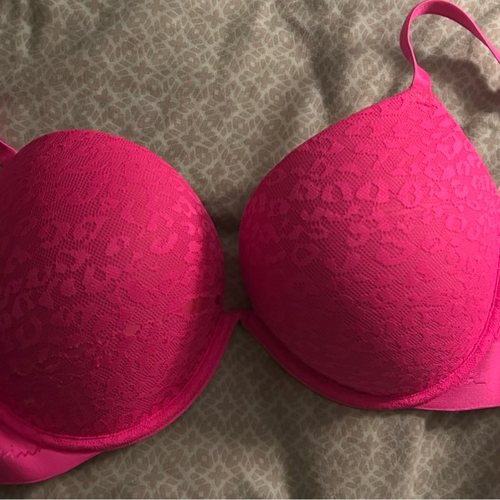 NWOT Pink Victoria secrets bra